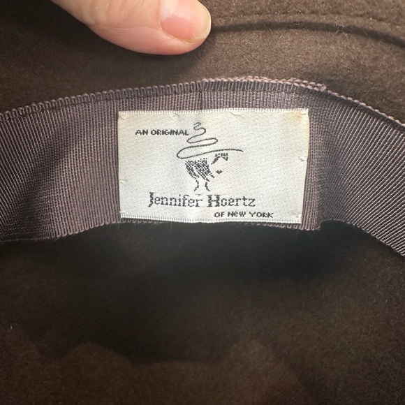 ? Vintage Jennifer Hoertz of New York Felt Cloche Hat | Leaf Appliqué | Brown